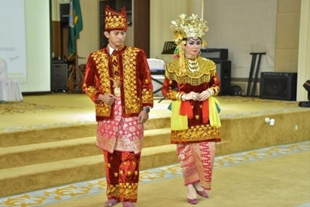 Baju Kurung Tanggung
