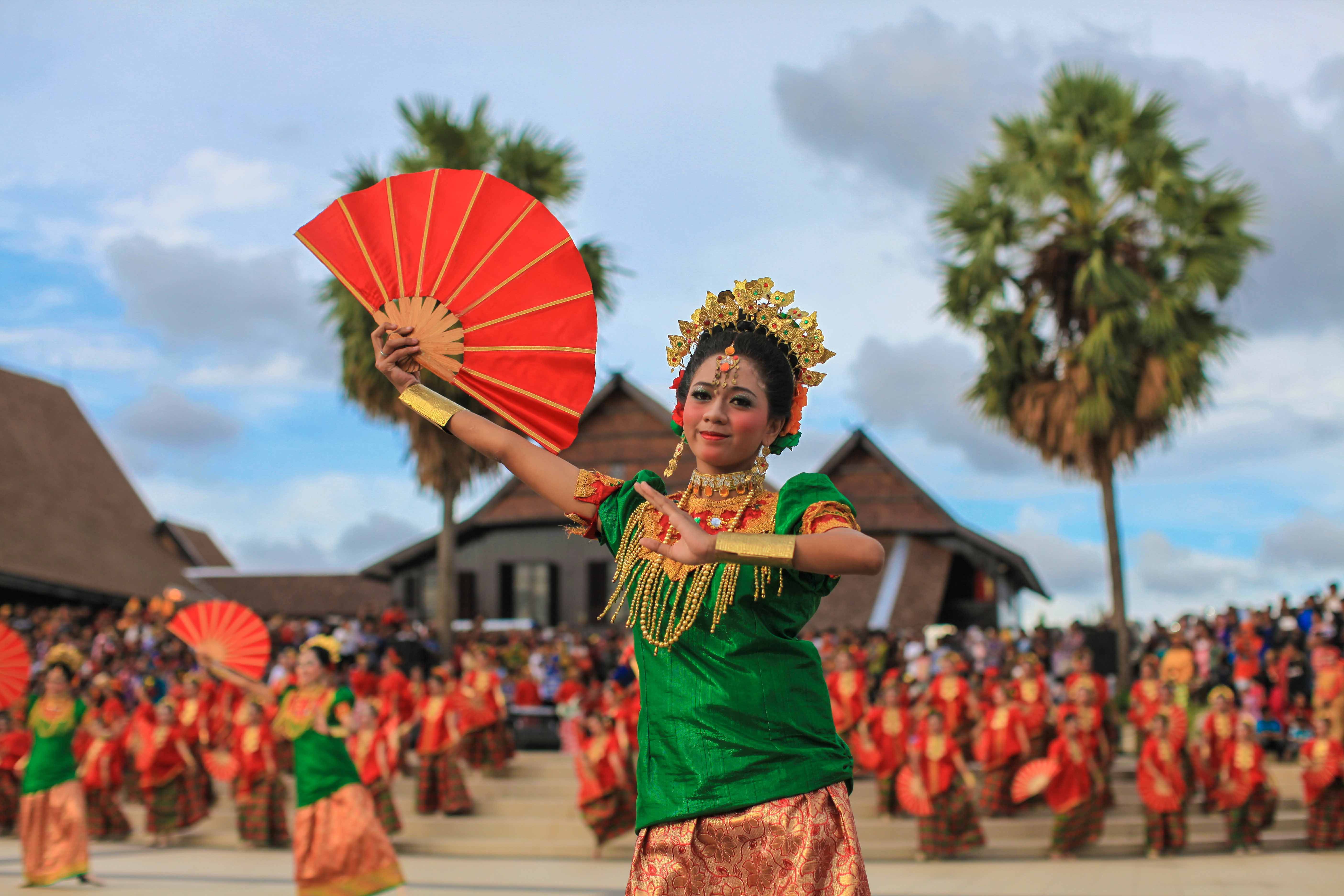 Tari Pakarena